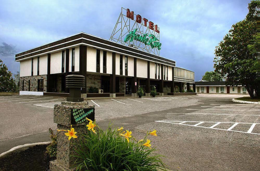 Hotel Le Hauterive Baie-Comeau Bagian luar foto