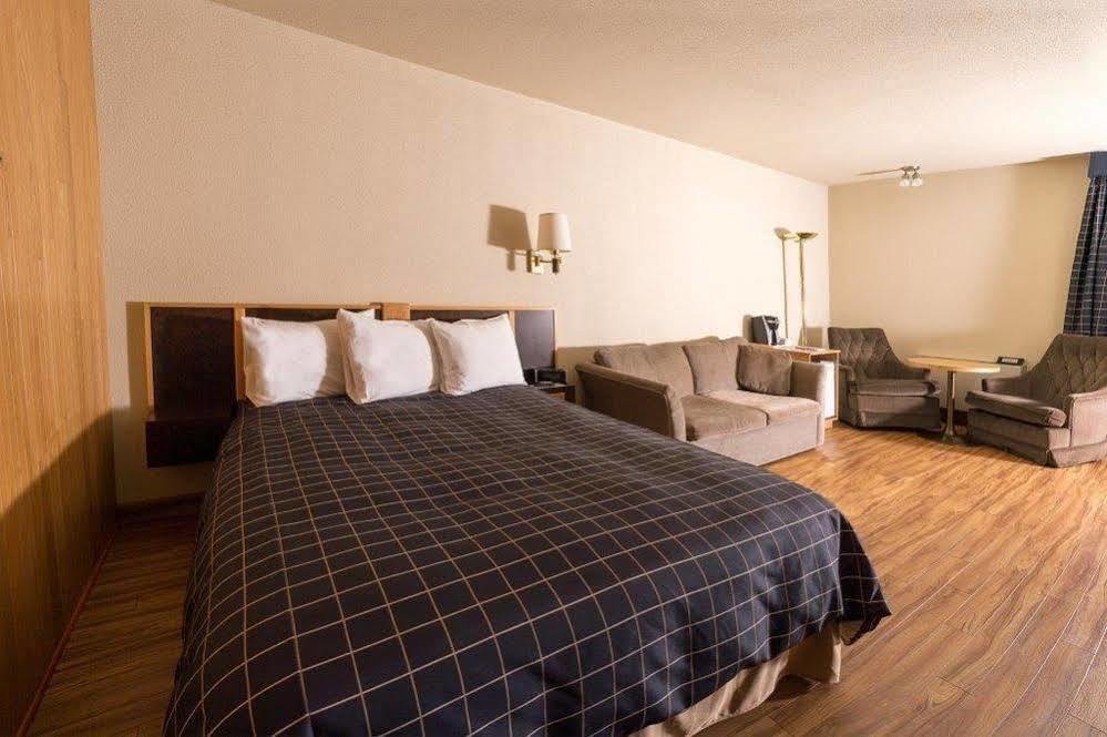 Hotel Le Hauterive Baie-Comeau Bagian luar foto