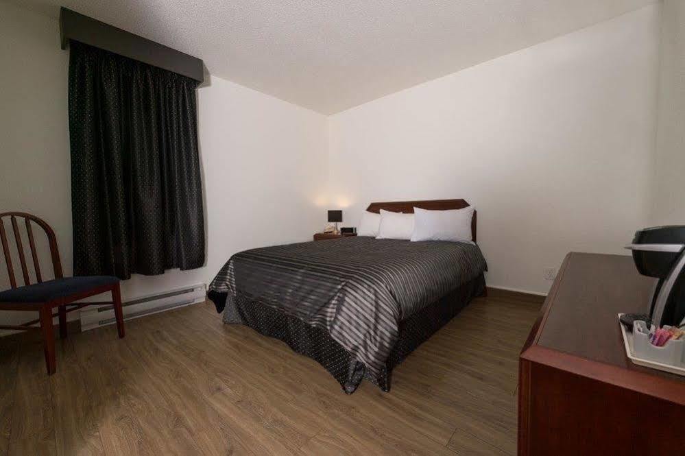 Hotel Le Hauterive Baie-Comeau Bagian luar foto