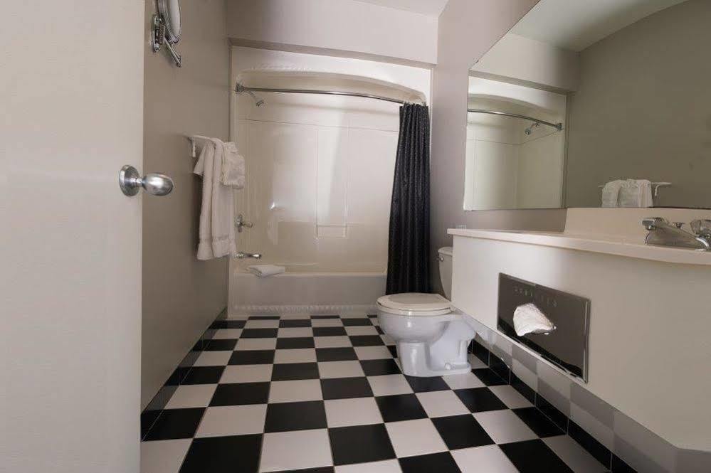 Hotel Le Hauterive Baie-Comeau Bagian luar foto